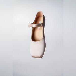 MARY JANE POINTE IN BALLET SATIN
Sandy Liang